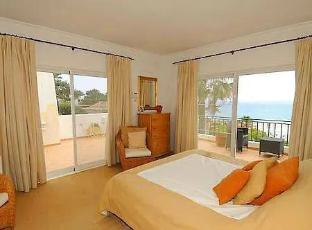 Sleeps 6 With Pool Air Con And Wifi