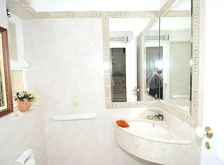 Sleeps 6 With Pool Air Con And Wifi *