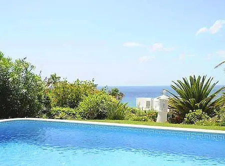 Sleeps 6 With Pool Air Con And Wifi فيلة *
