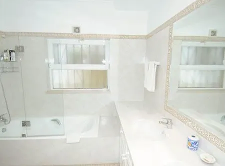 Sleeps 6 With Pool Air Con And Wifi فيلة